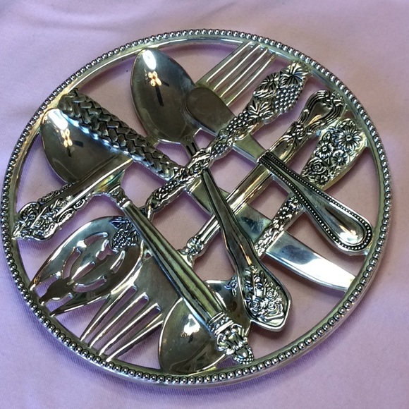 FINAL SALE PRICE Godinger SP Trivet + Glass Pitcher - Picture 5 of 7